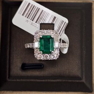 Emerald Women Ring