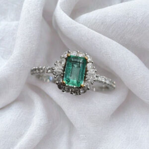 Emerald 18K White Gold Women Ring