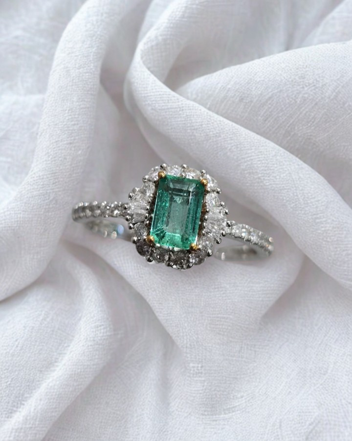 Emerald 18K White Gold Women Ring