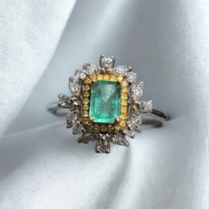 Emerald 18K White Gold Women Ring